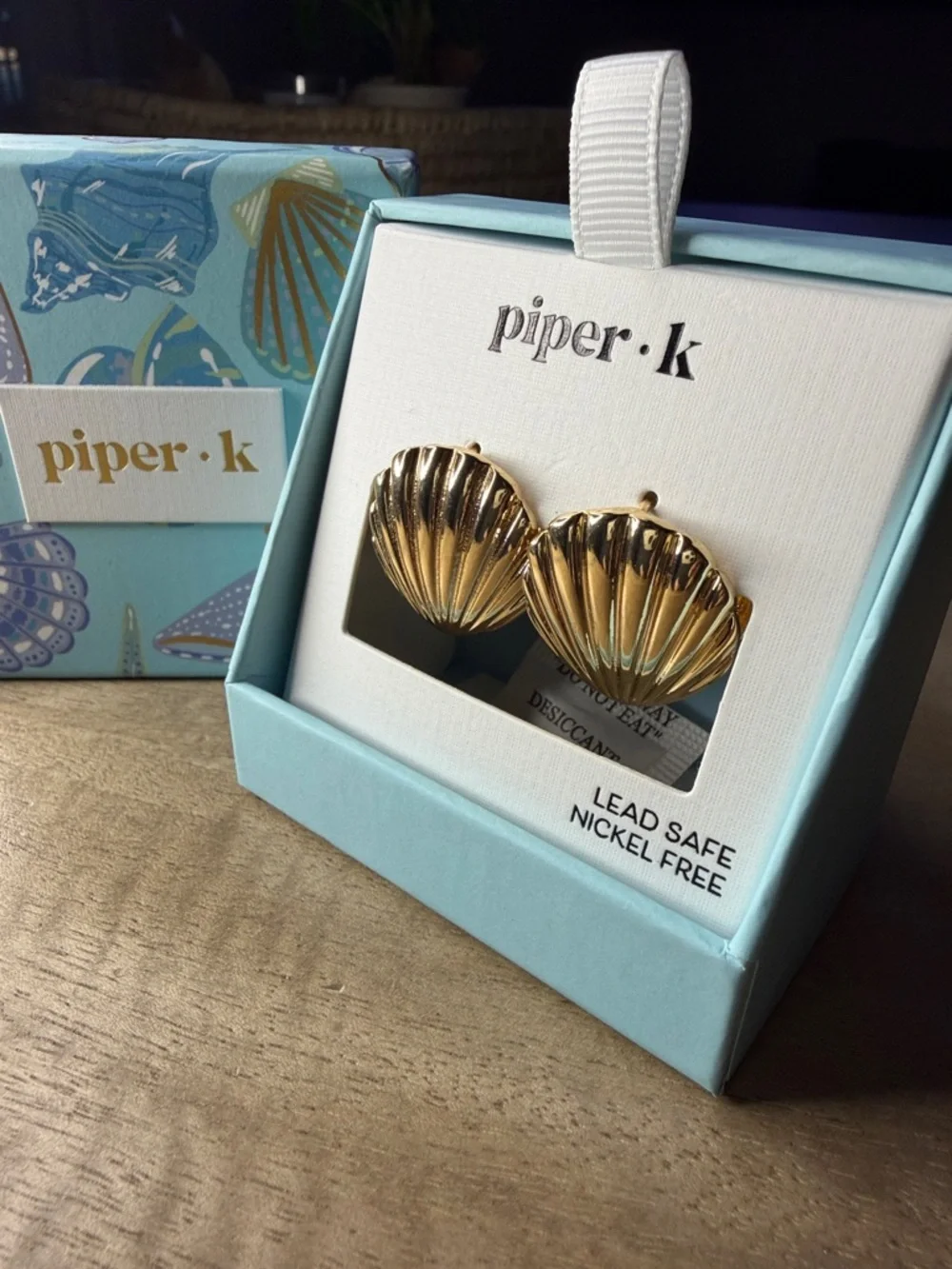 piper·k Gold Shell Stud Earrings - Shiny Gold Seashell Design